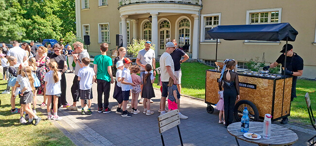 kolejka po lody piknik montessori